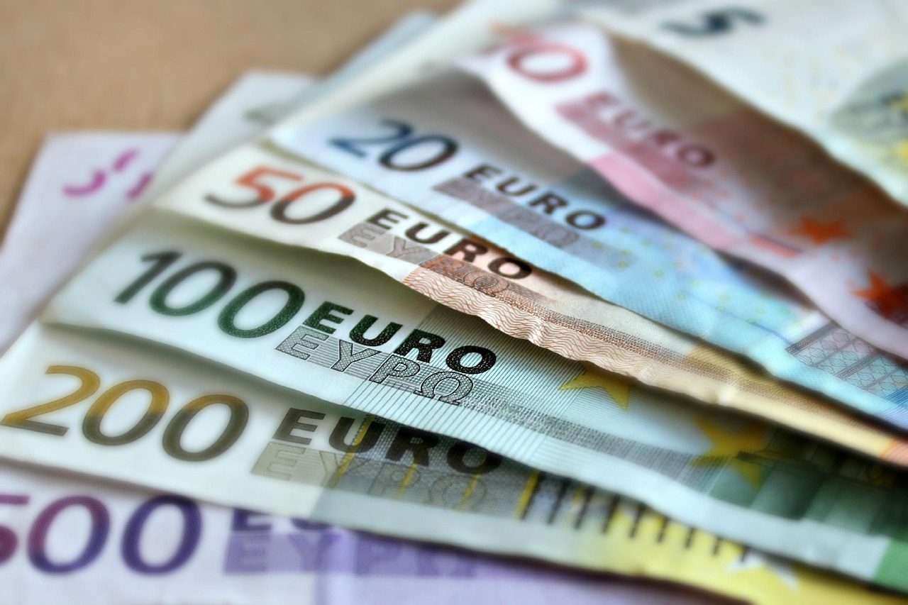 How Is Euro Compared To Canadian Dollar A Comparison